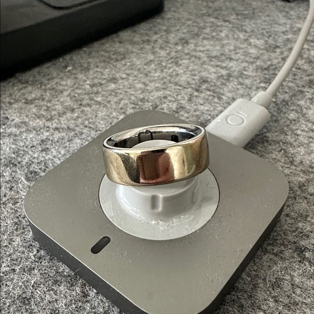 Oura Ring gen 4 SIZE 8 Gold Charging Dock NOT INCLUDED - Picture 3 of 5